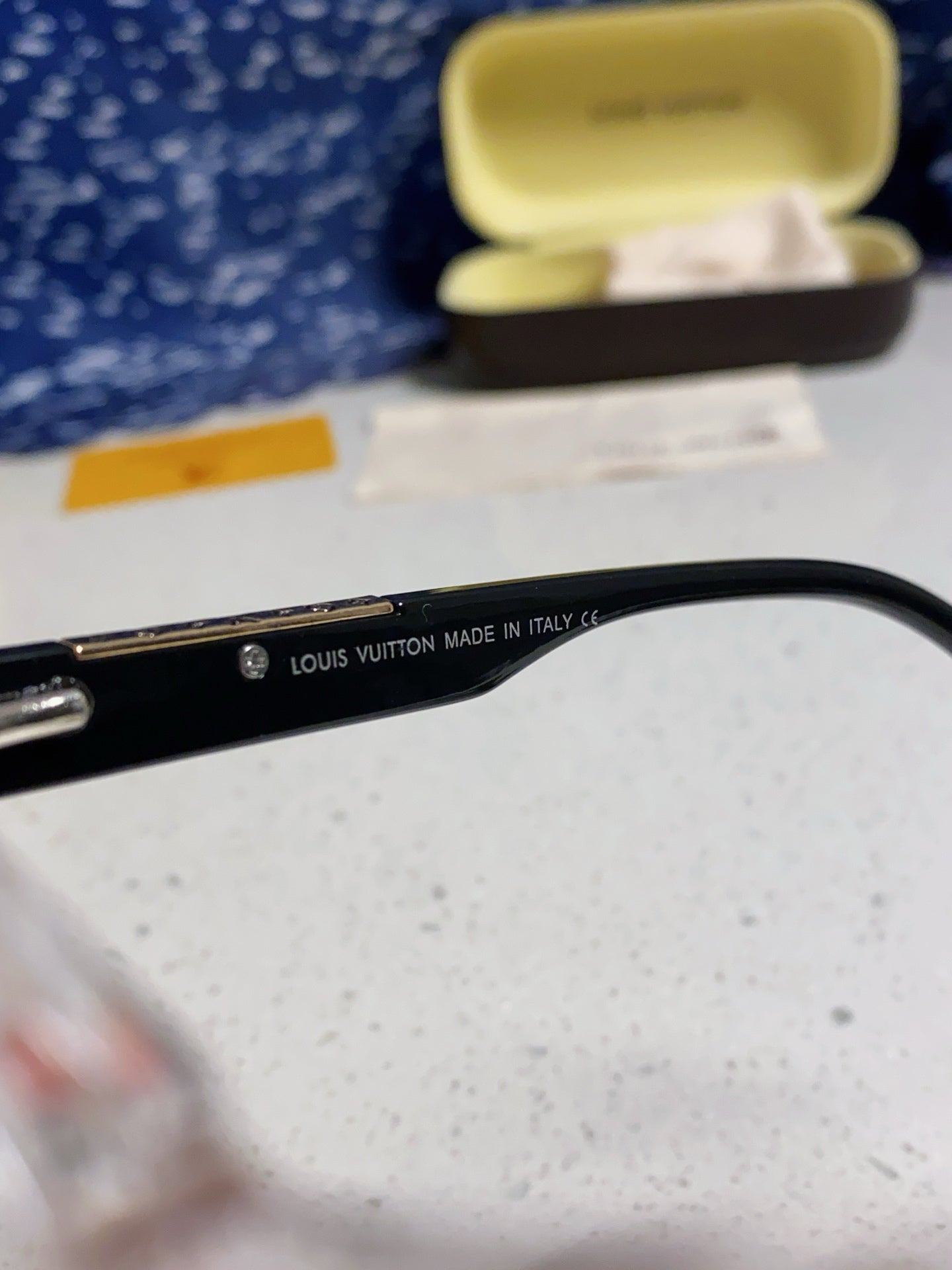 CAT EYE SUNGLASSES 570278 IN CLEAR ACETATE EMBOSSED LOGO