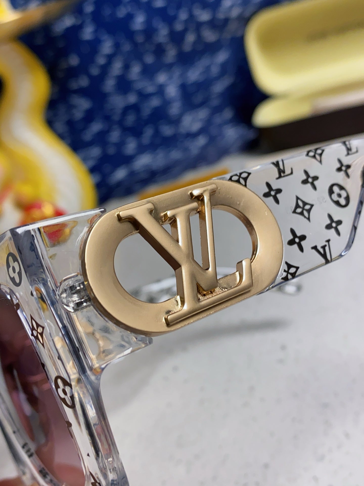LINK SQUARE SUNGLASSES 570271 IN CLEAR ACETATE MONOGRAM LOGO ON FRAME