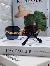 CHAIN SQUARE SUNGLASSES 570261 IN GOLD METAL BLACK LENS
