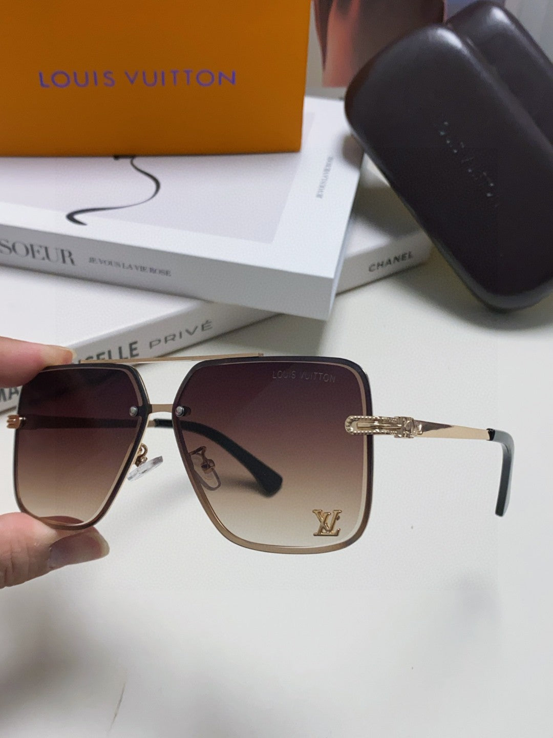 SQUARE SUNGLASSES 570264 IN GOLD METAL BROWN SMOKE LENS