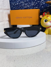CAT EYE SUNGLASSES 576886 IN BLACK AND GOLD ACETATE