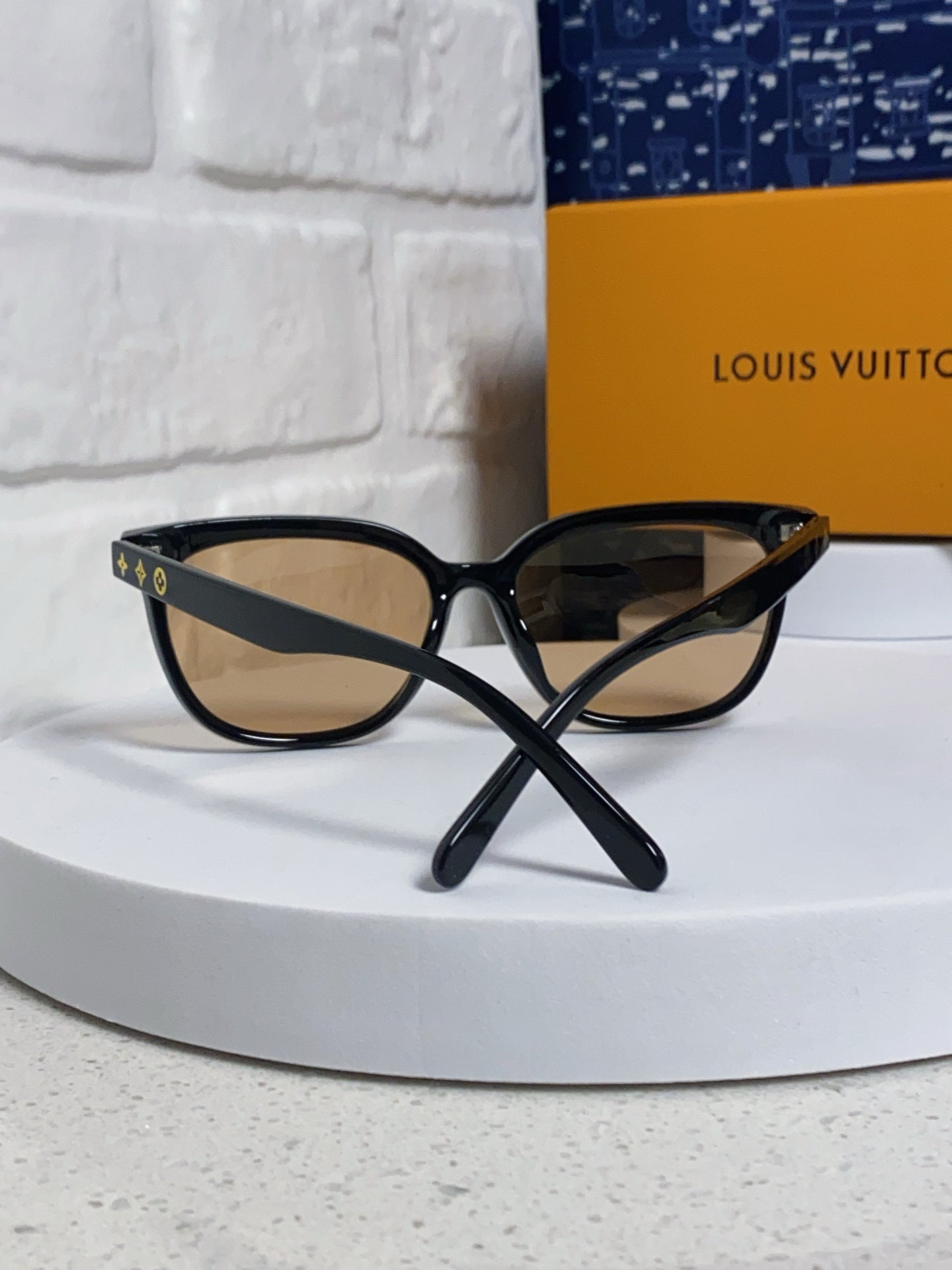 CAT EYE SUNGLASSES 571646 IN BLACK ACETATE LIGHT BROWN LENS