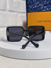 SQUARE SUNGLASSES 571657 IN BLACK ACETATE