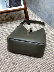 LE 5 À 7 SMALL SUPPLE 22 IN DARK GREEN CALFSKIN GOLD BUCKLE