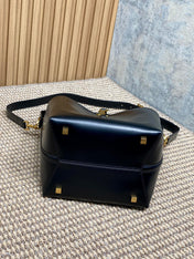LE 37 MEDIUM BUCKET BAG 25 IN BLACK CALFSKIN GOLD HARDWARE