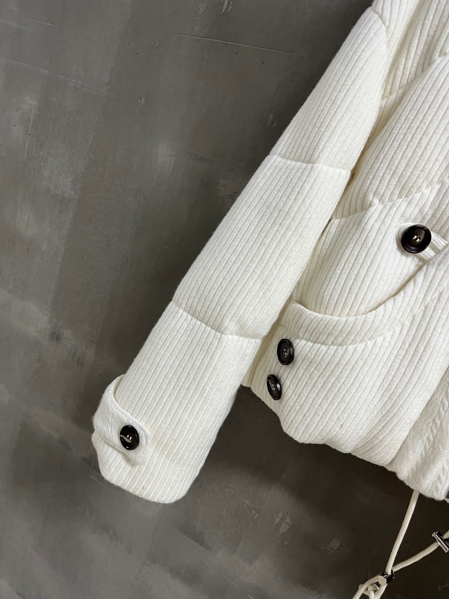 MIUMIU DOWN JACKET STYLE 690