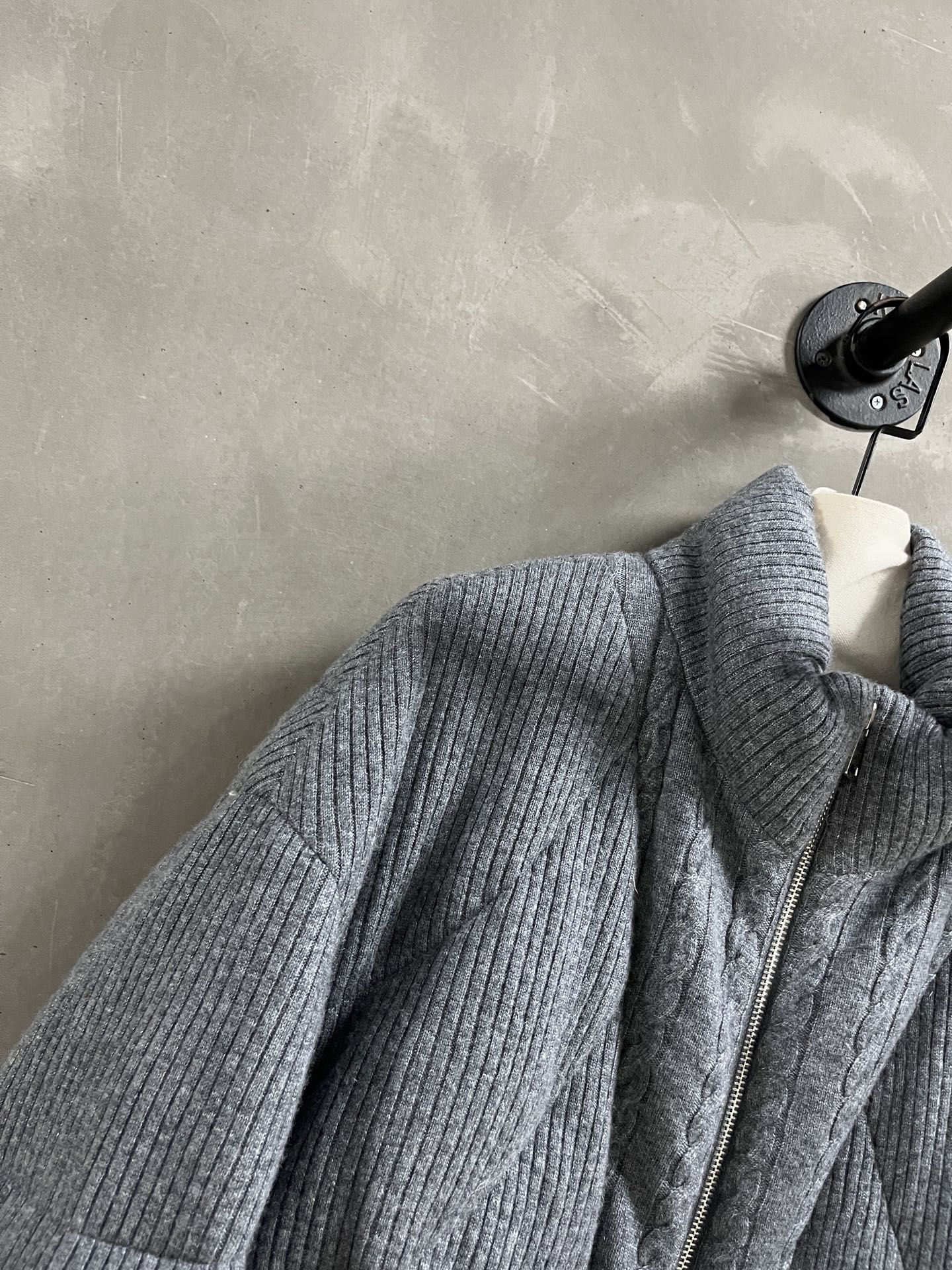 MIUMIU DOWN JACKET STYLE 689