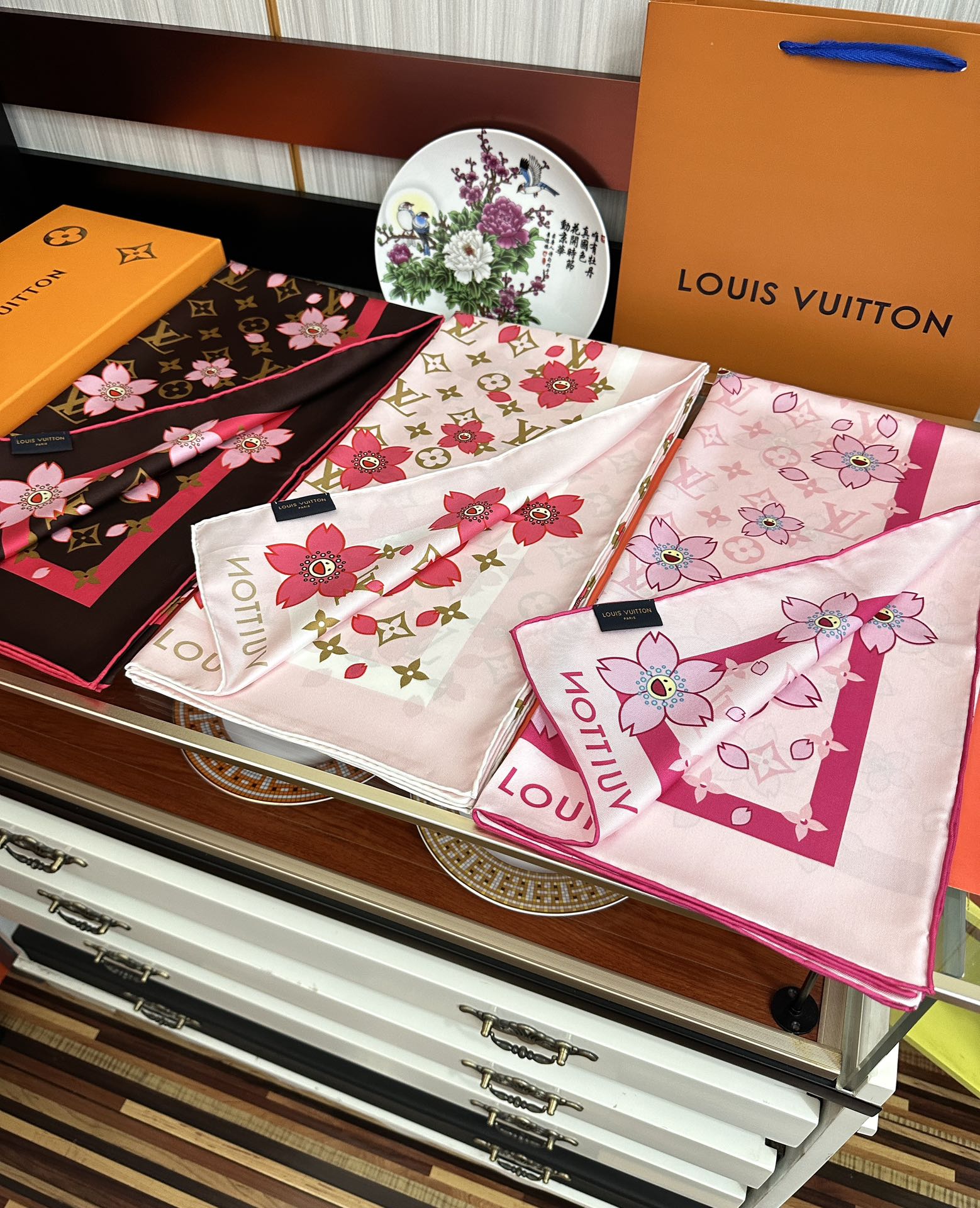 LV SCARF 90 CM IN SILK 723122