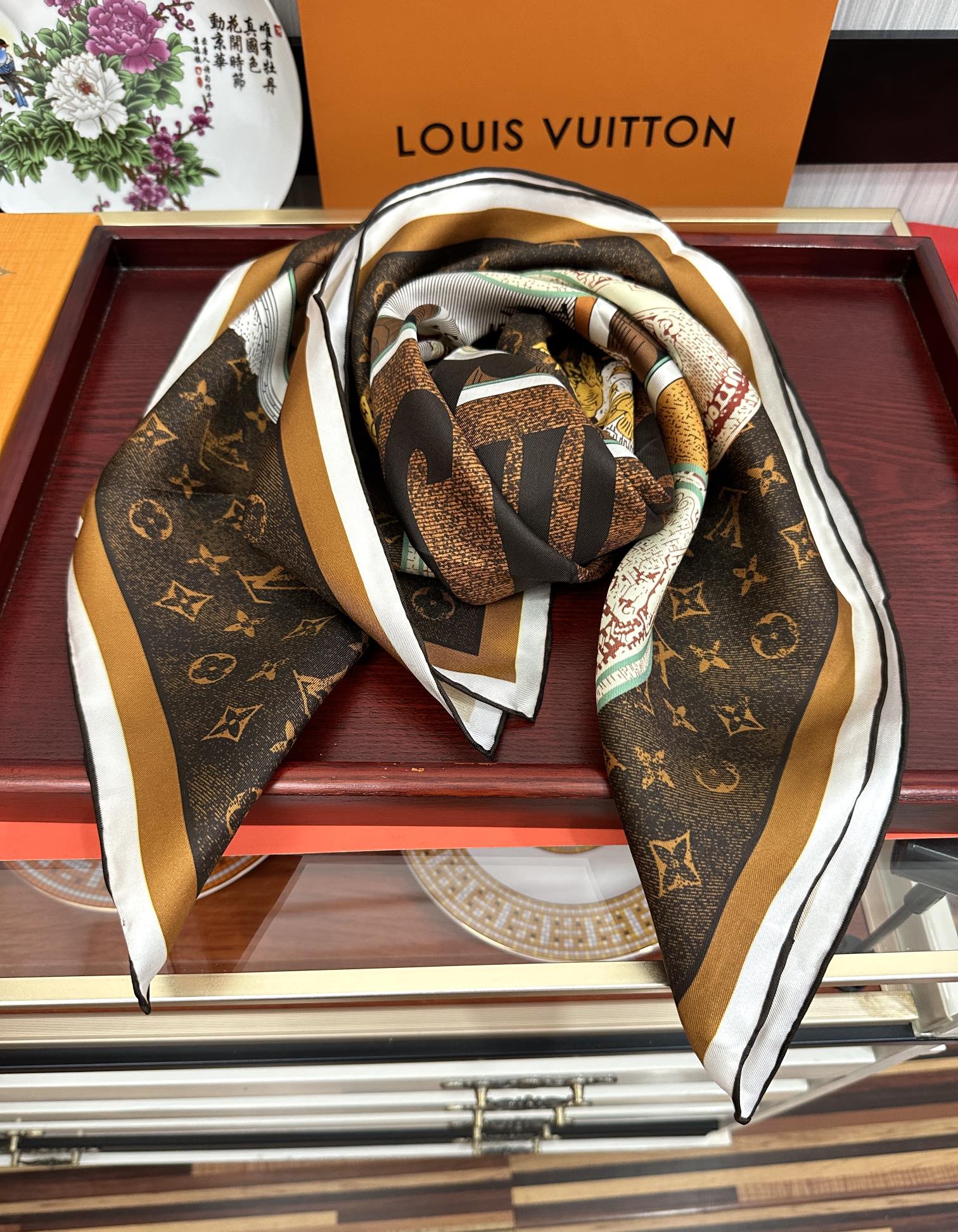 LV SCARF 90 CM IN SILK 730534