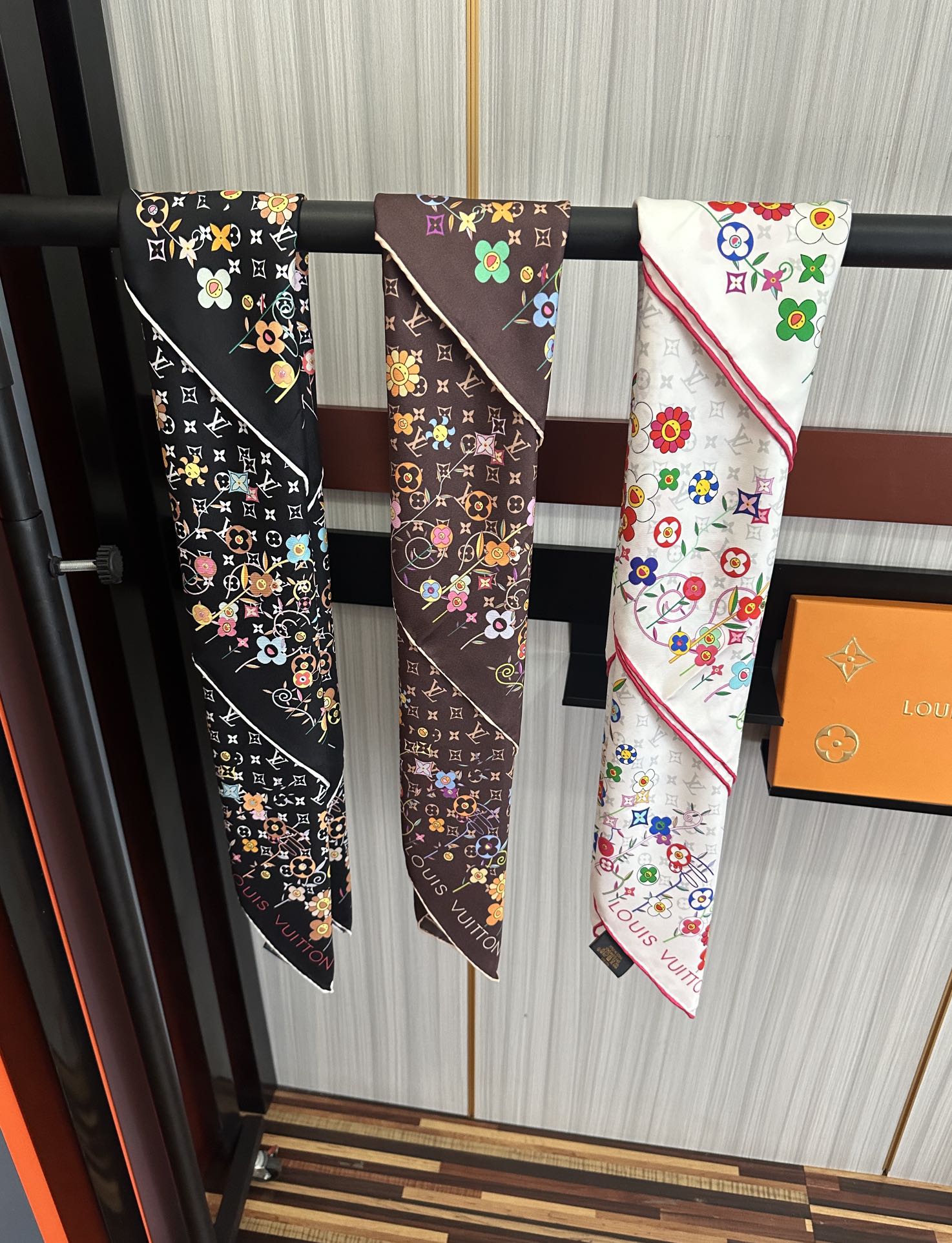 LV SCARF 90 CM IN SILK 730542