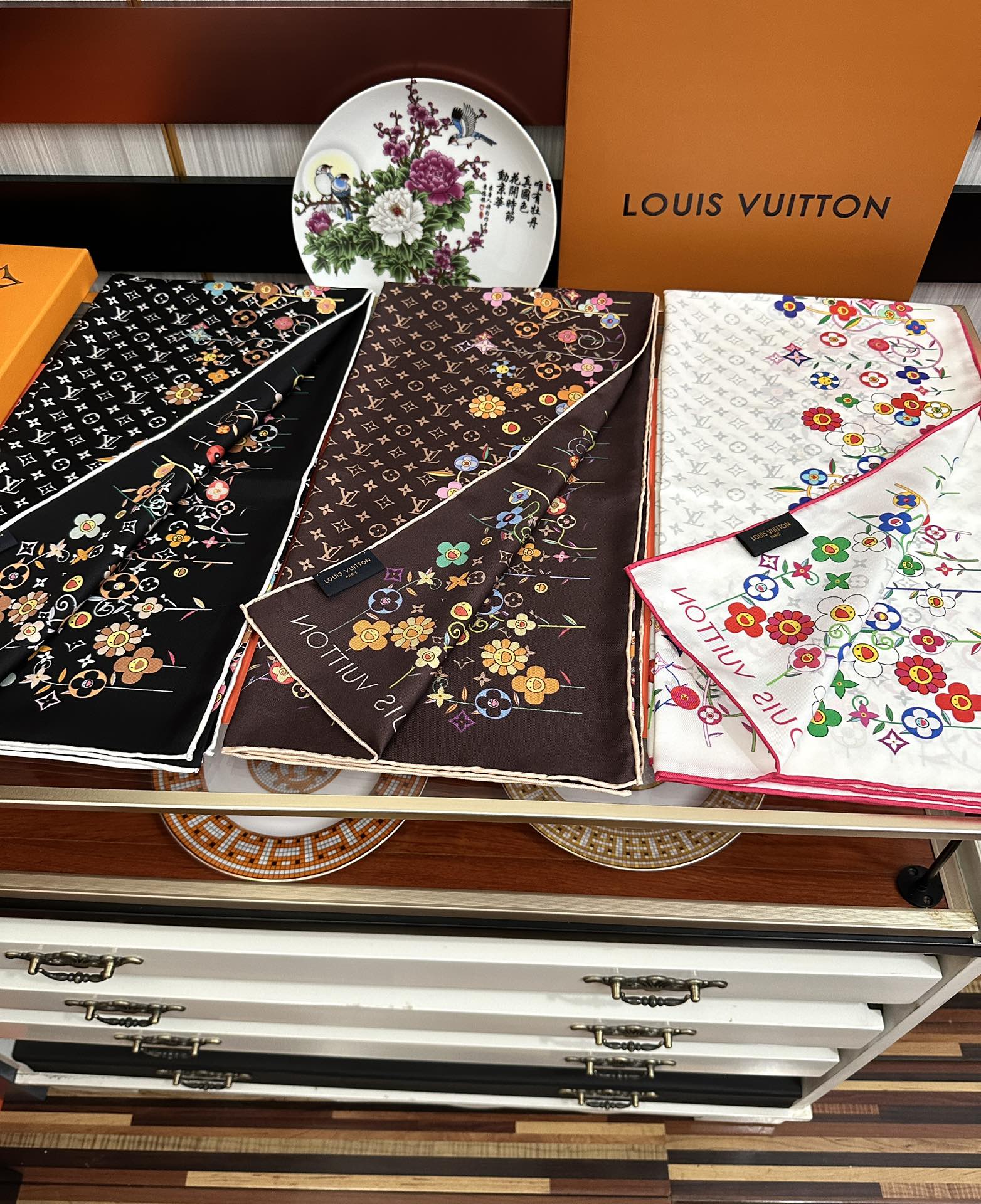 LV SCARF 90 CM IN SILK 730542