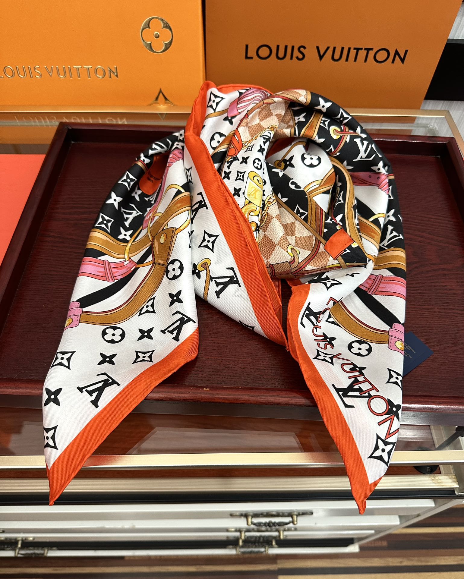 LV SCARF 90 CM IN SILK 738451