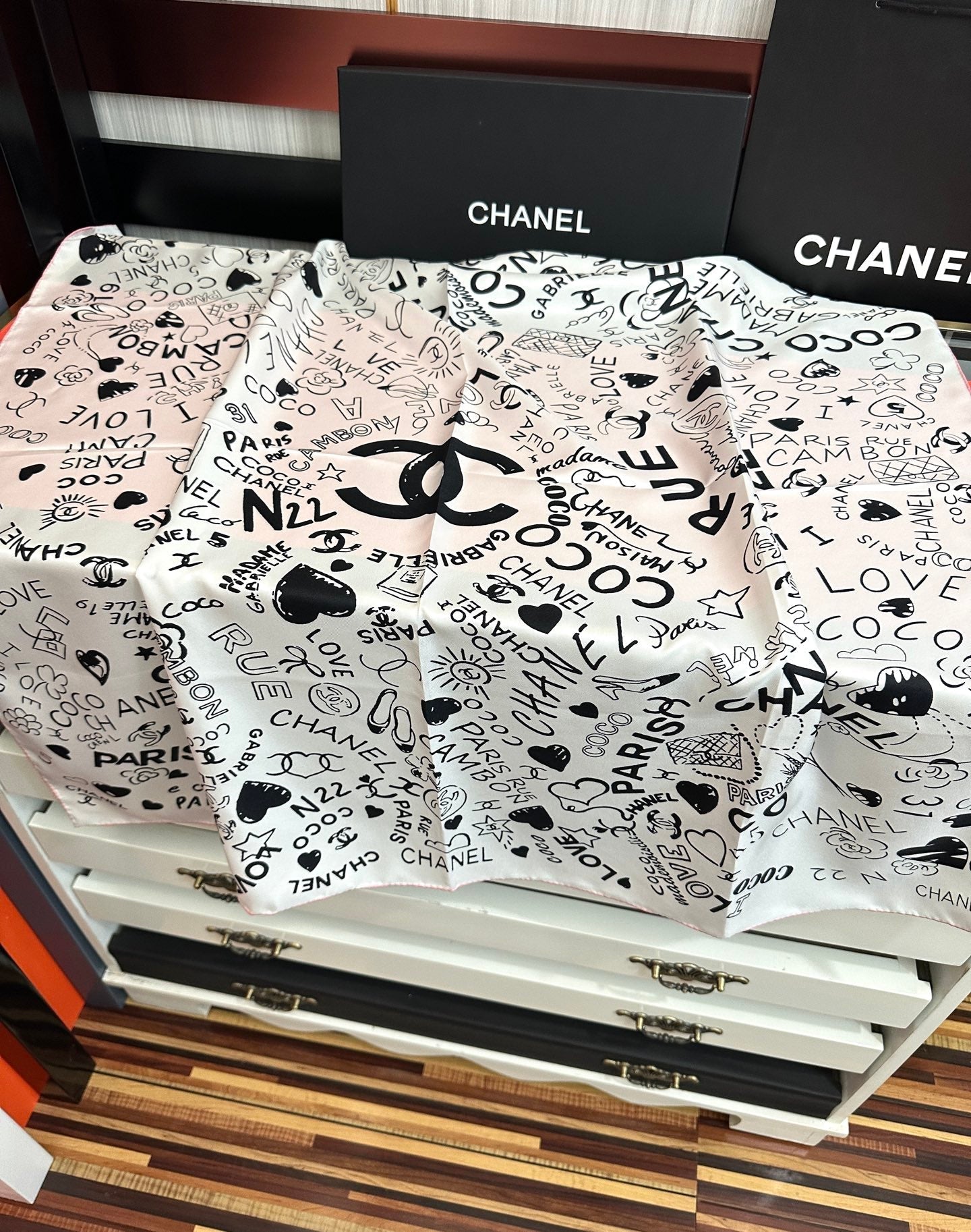 CHANEL 26S SCARF 90 IN SILK 311895