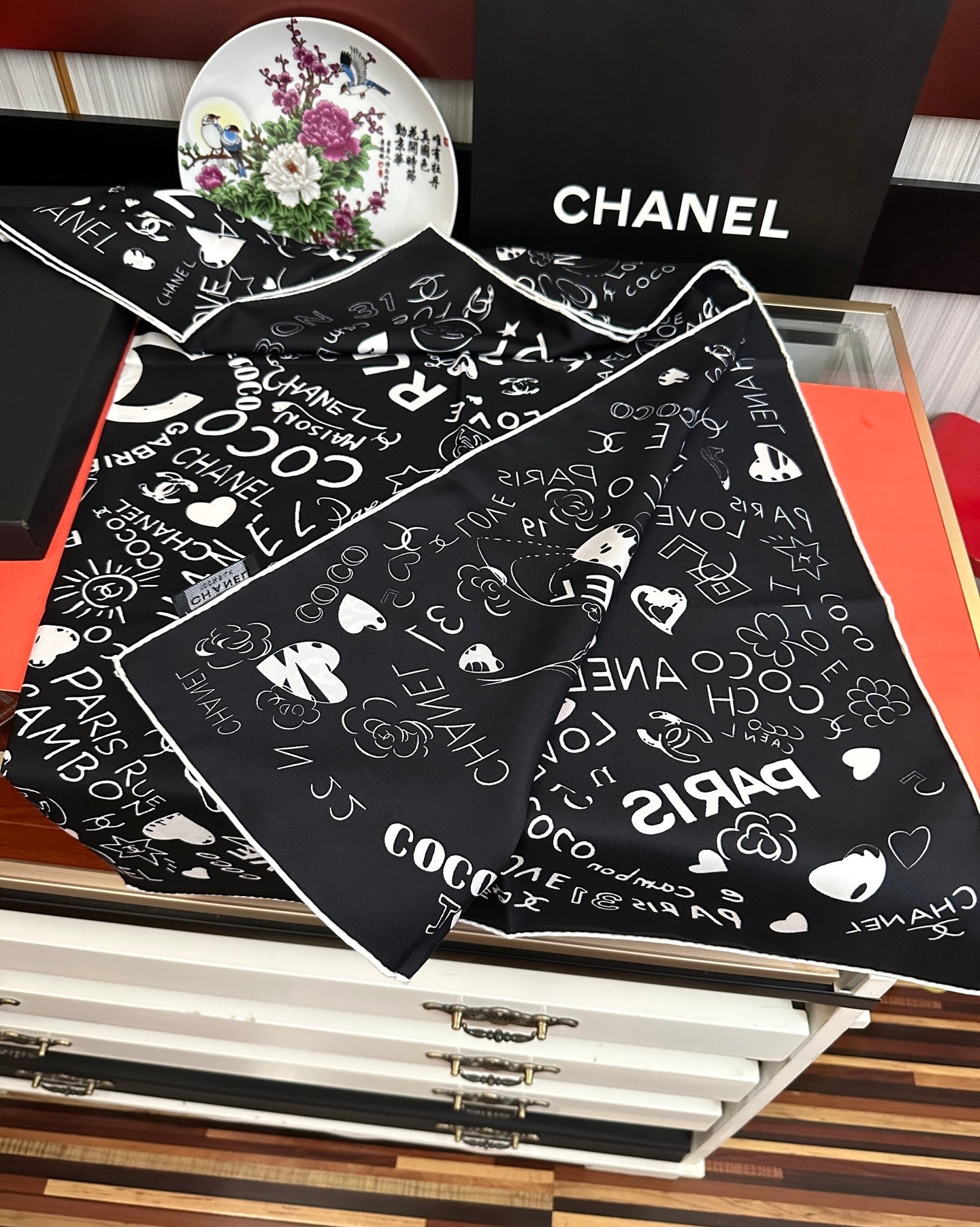 CHANEL 26S SCARF 90 IN SILK 311894