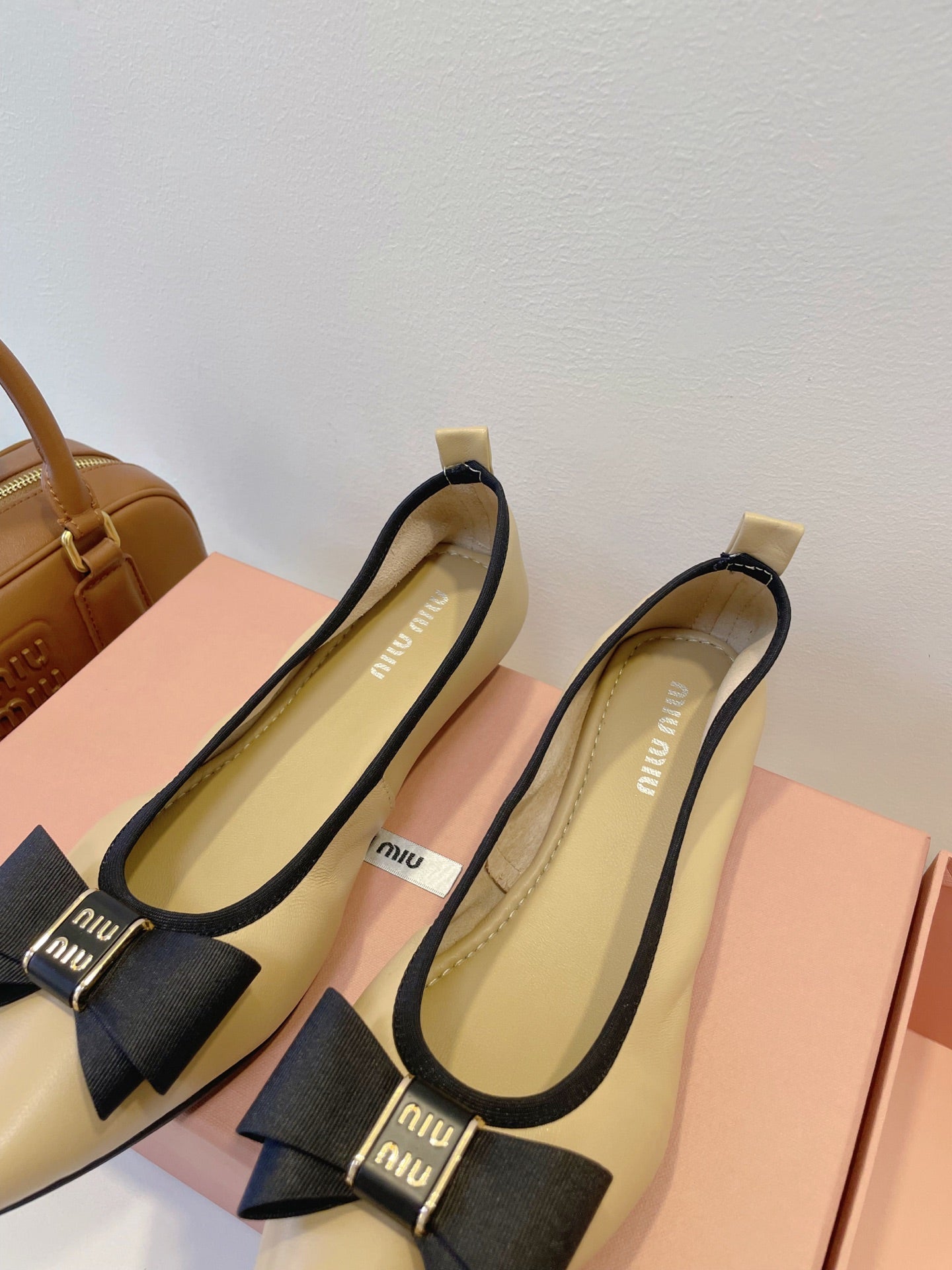 MIUMIU 26S BALLET FLATS IN BEIGE CALFSKIN WITH BOW