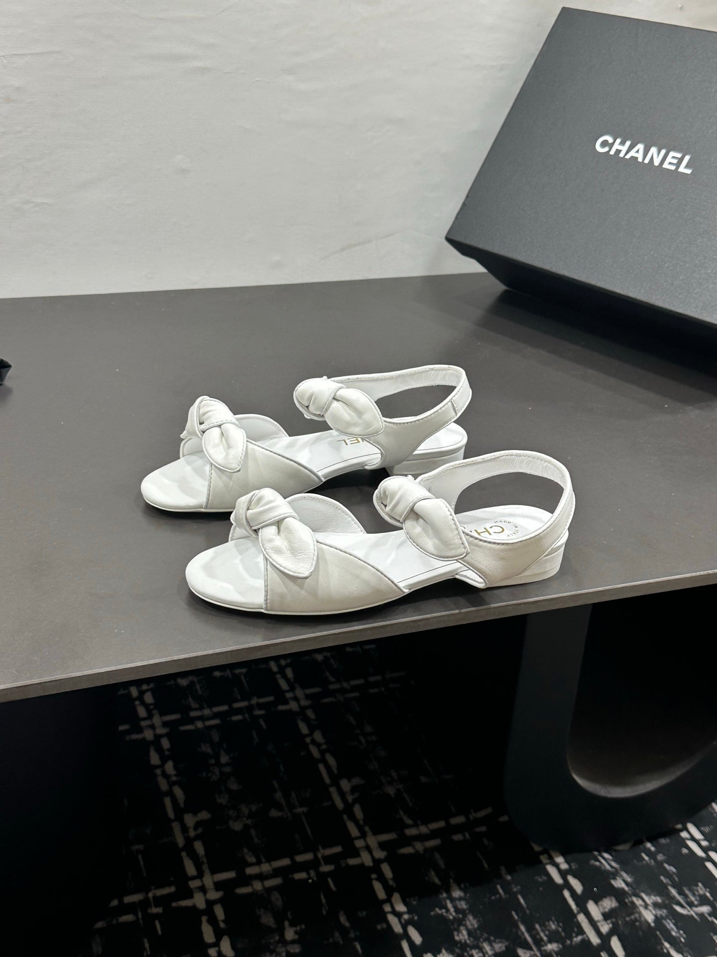 CHANEL 26S BOW SANDALS IN WHITE CALFSKIN