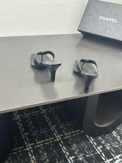 CHANEL 26S HIGH-HEEL THONG SANDALS IN BLACK PATENT CROCODILE-EMBOSSED