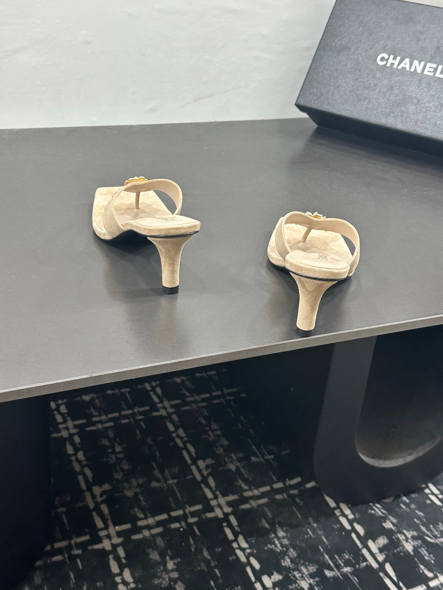 CHANEL 26S HIGH-HEEL THONG SANDALS IN BEIGE SUEDE WITH FLOWER DETAIL
