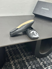 CHANEL 26S BALLET FLATS IN BLACK CALFSKIN WITH WHITE CC LOGO