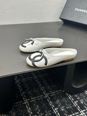 CHANEL 26S BALLET FLATS IN WHITE CALFSKIN WITH BLACK CC LOGO