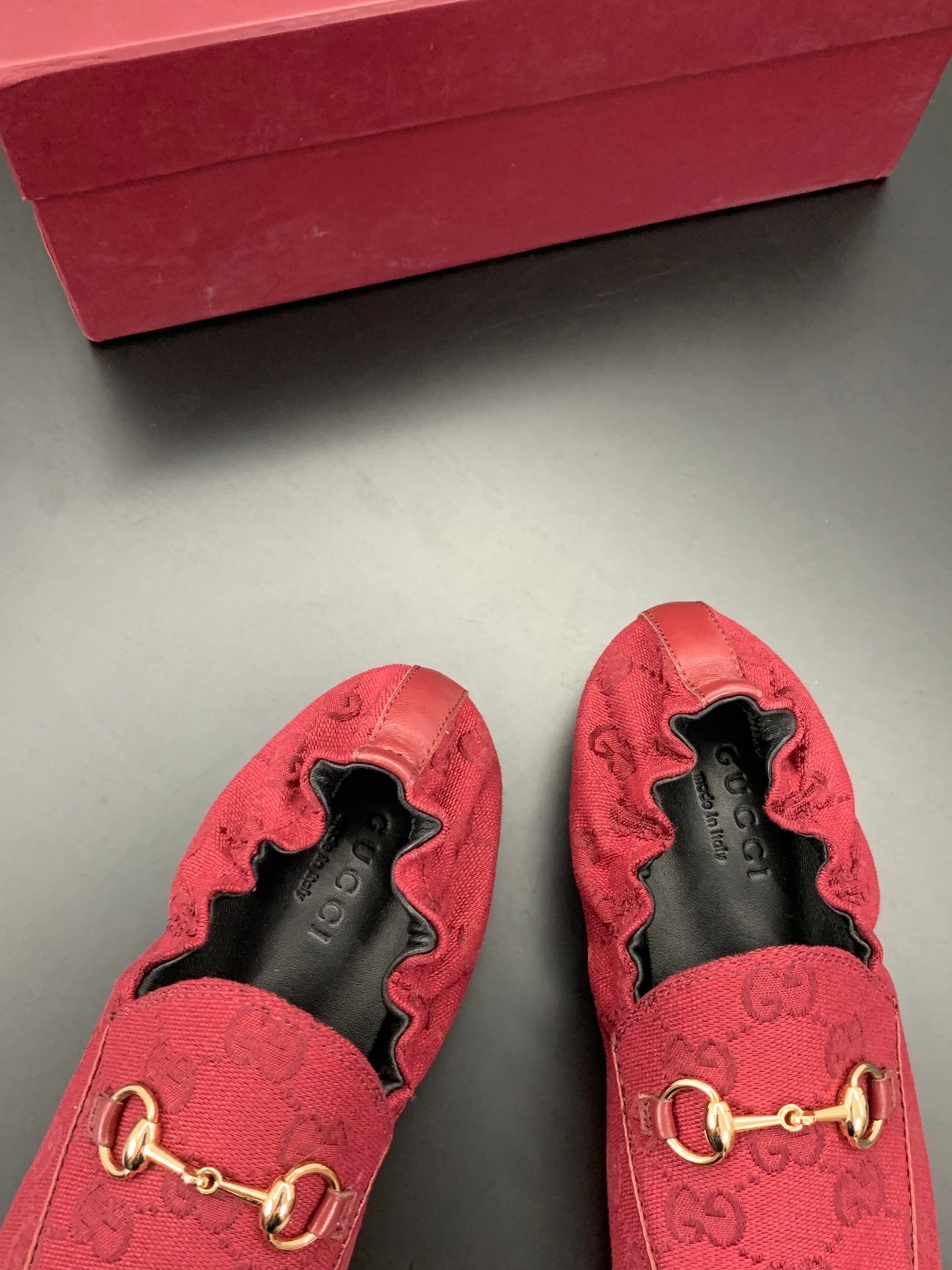GUCCI 26S LOAFERS IN RED CANVAS