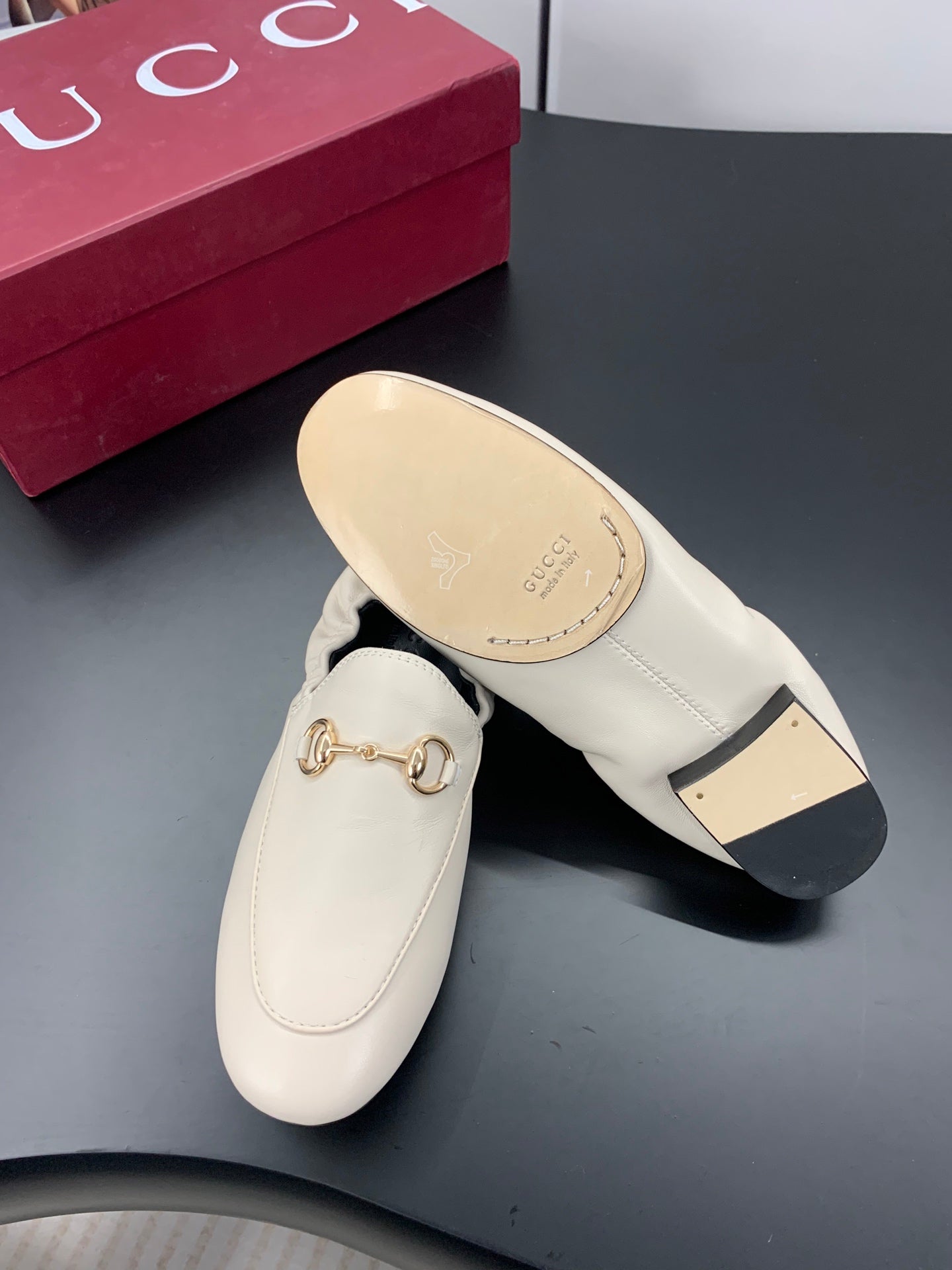 GUCCI 26S LOAFERS IN CREAM WHITE CALFSKIN