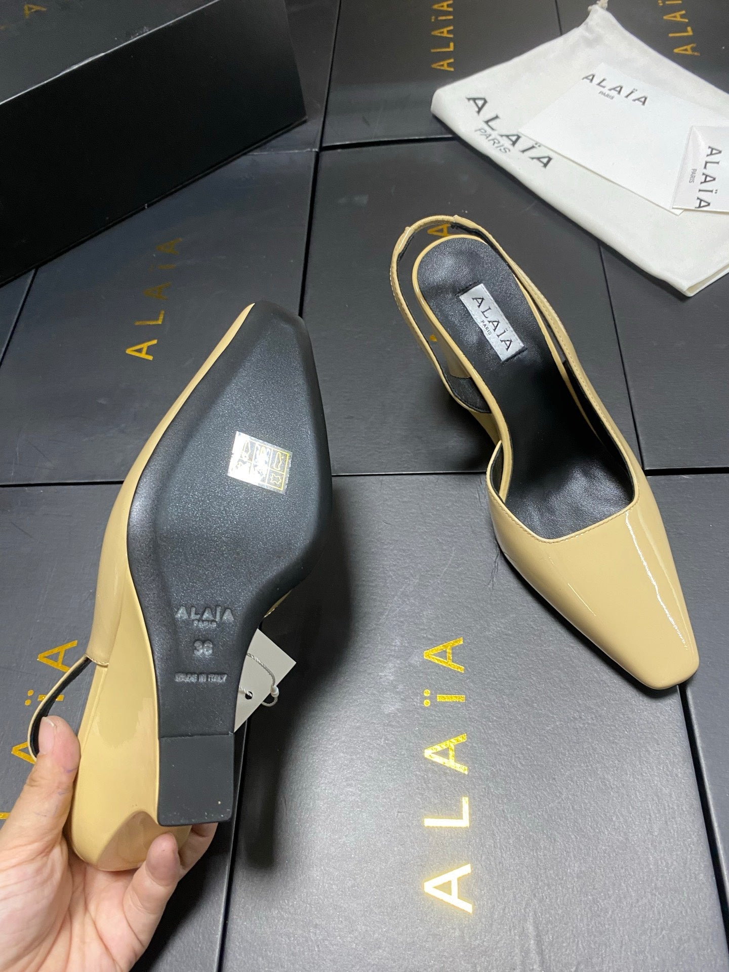 ALAIA 26S WEDGE SLINGBACKS 95 MM IN BEIGE PATENT CALFSKIN