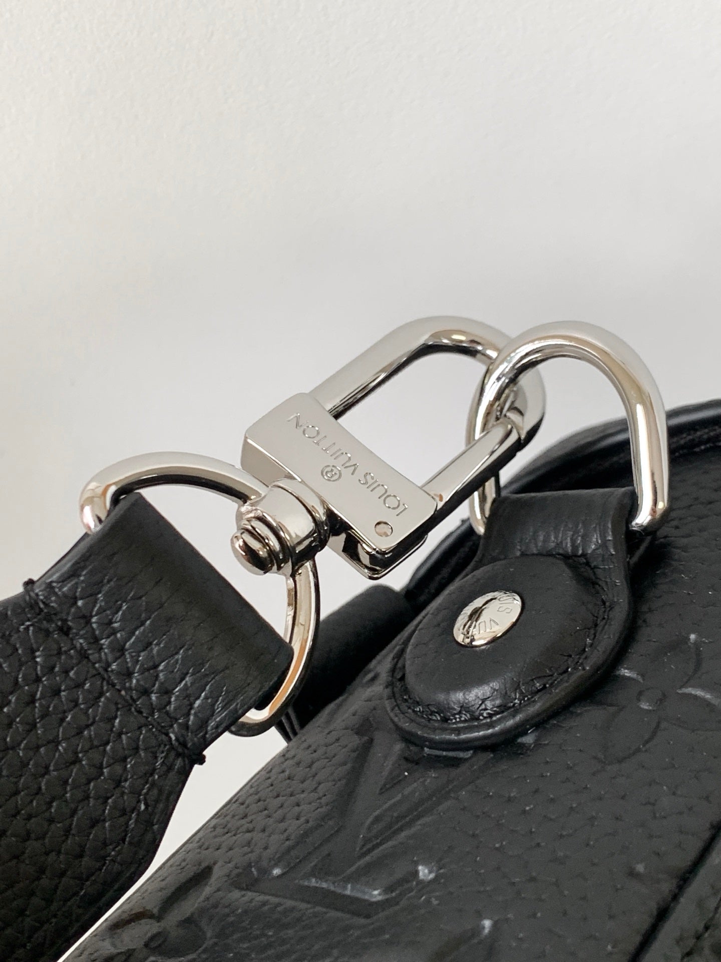 LV 25S SOUL TRUNK 19 IN BLACK EMBOSSED TAURILLON CALFSKIN SILVER HARDWARE