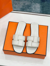 IDIOMA SANDAL IN WHITE CREAM CALFSKIN