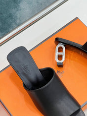 ICONIQUE 60 SANDAL IN BLACK CALFSKIN
