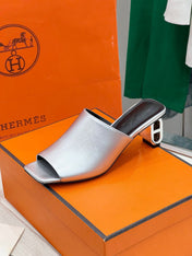 ICONIQUE 60 SANDAL IN SILVER CALFSKIN