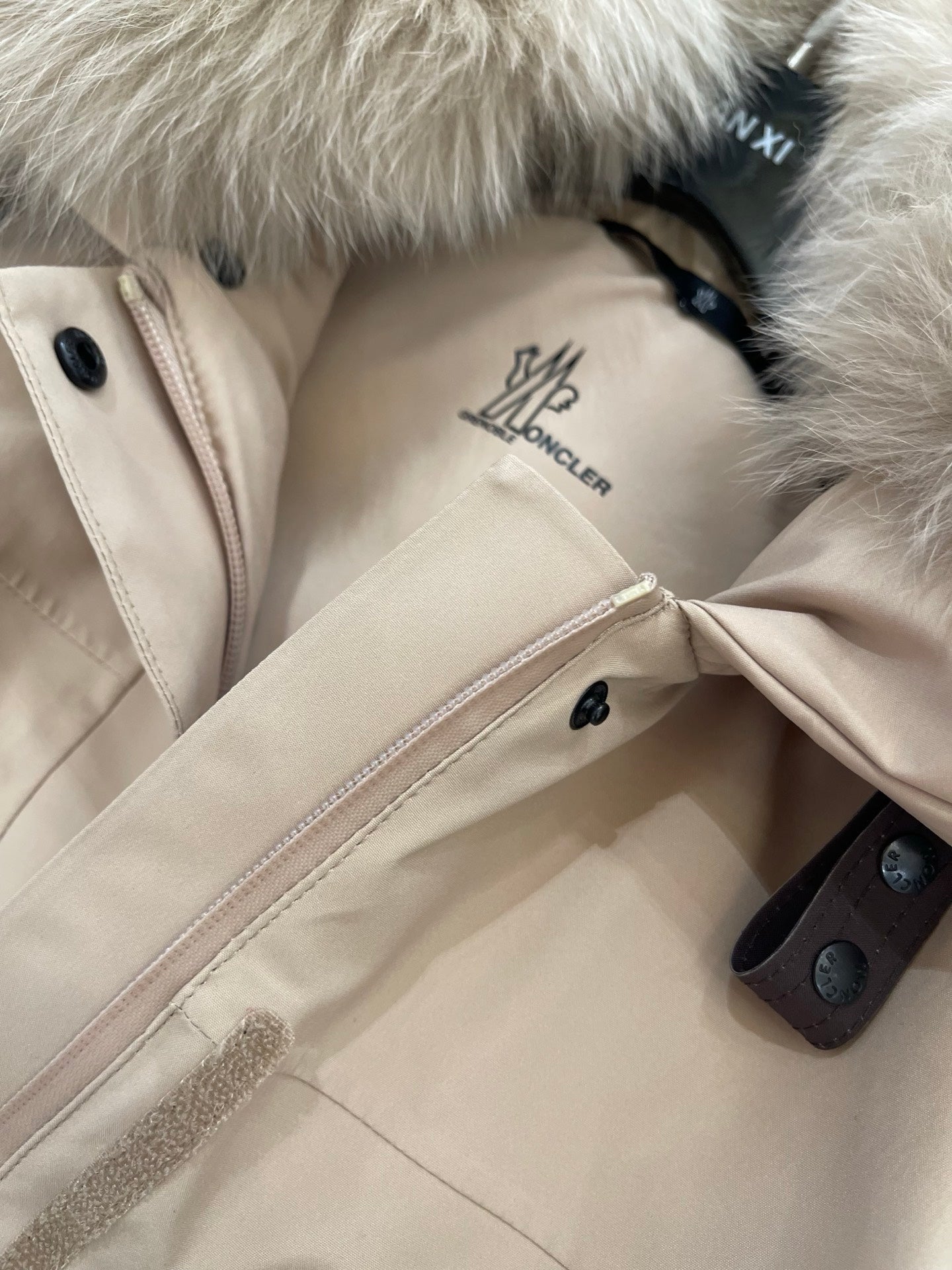 MONCLER 25S SKI JACKET 373