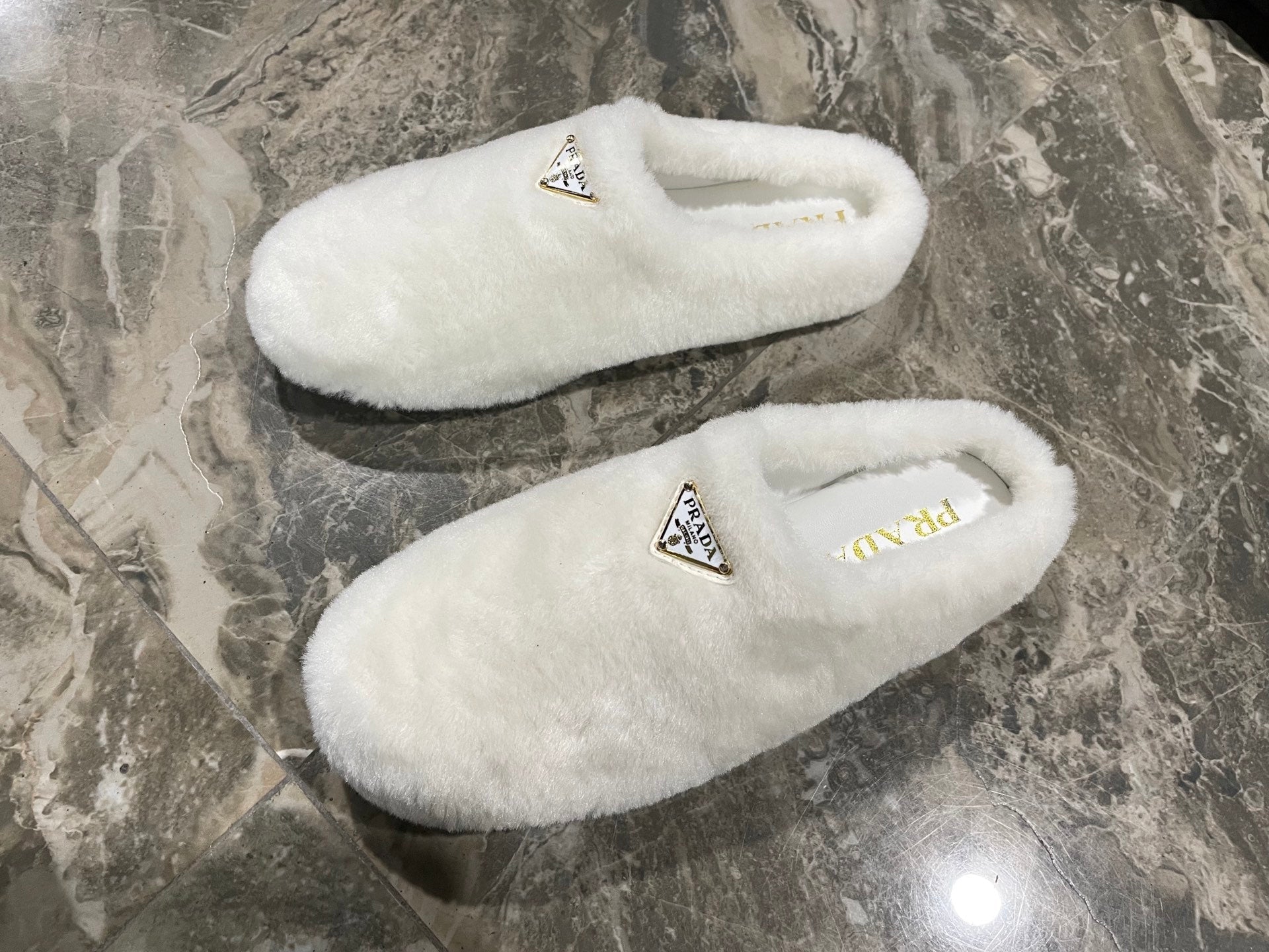 PRADA 26S SLIPPERS IN WHITE WOOL