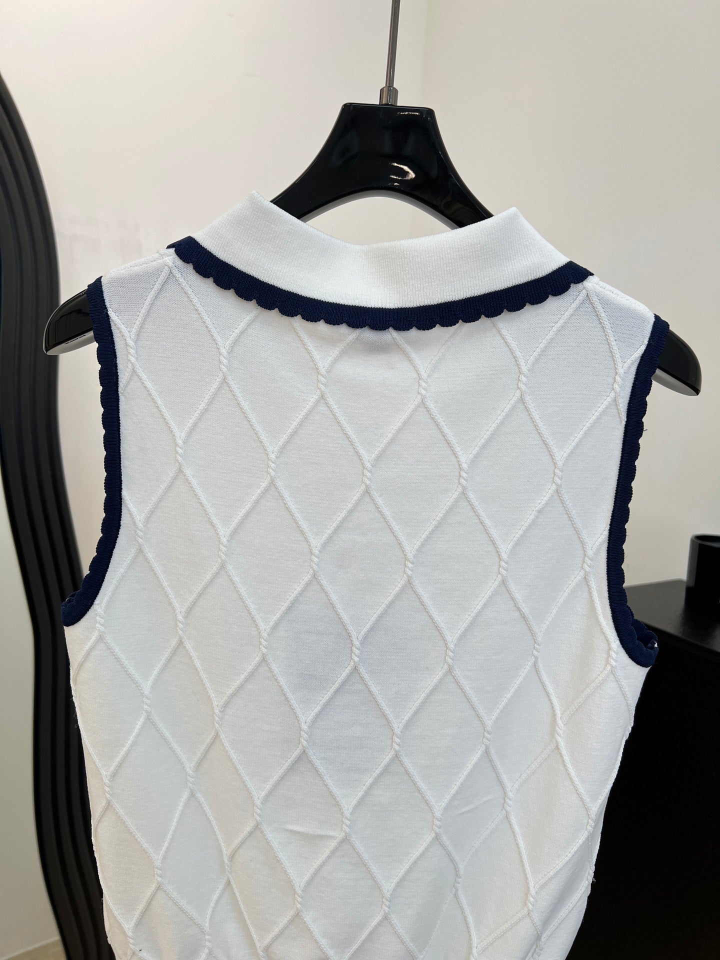 CHANEL 26S SLEEVELESS KNIT POLO TOP 1430