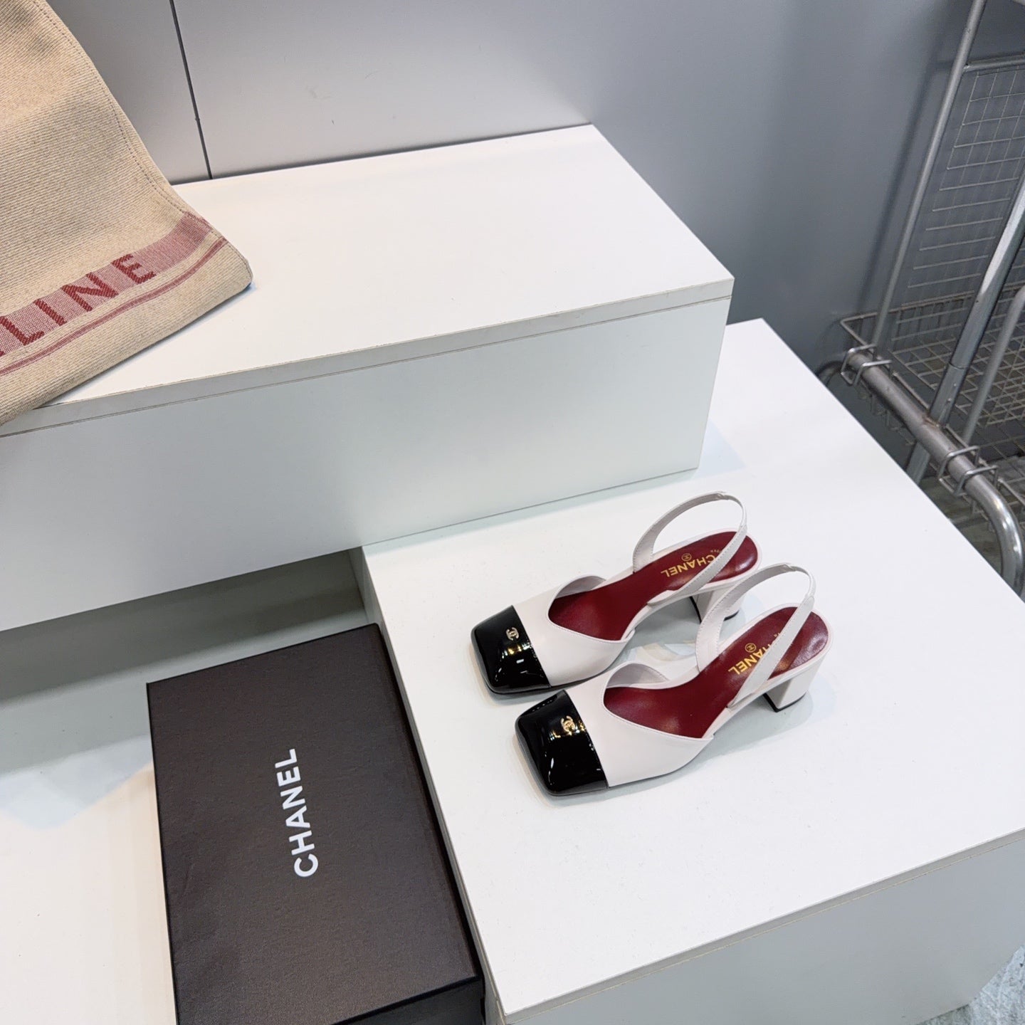 CHANEL 26S SLINGBACK 55 MM IN WHITE LAMBSKIN WITH BLACK CAP TOE