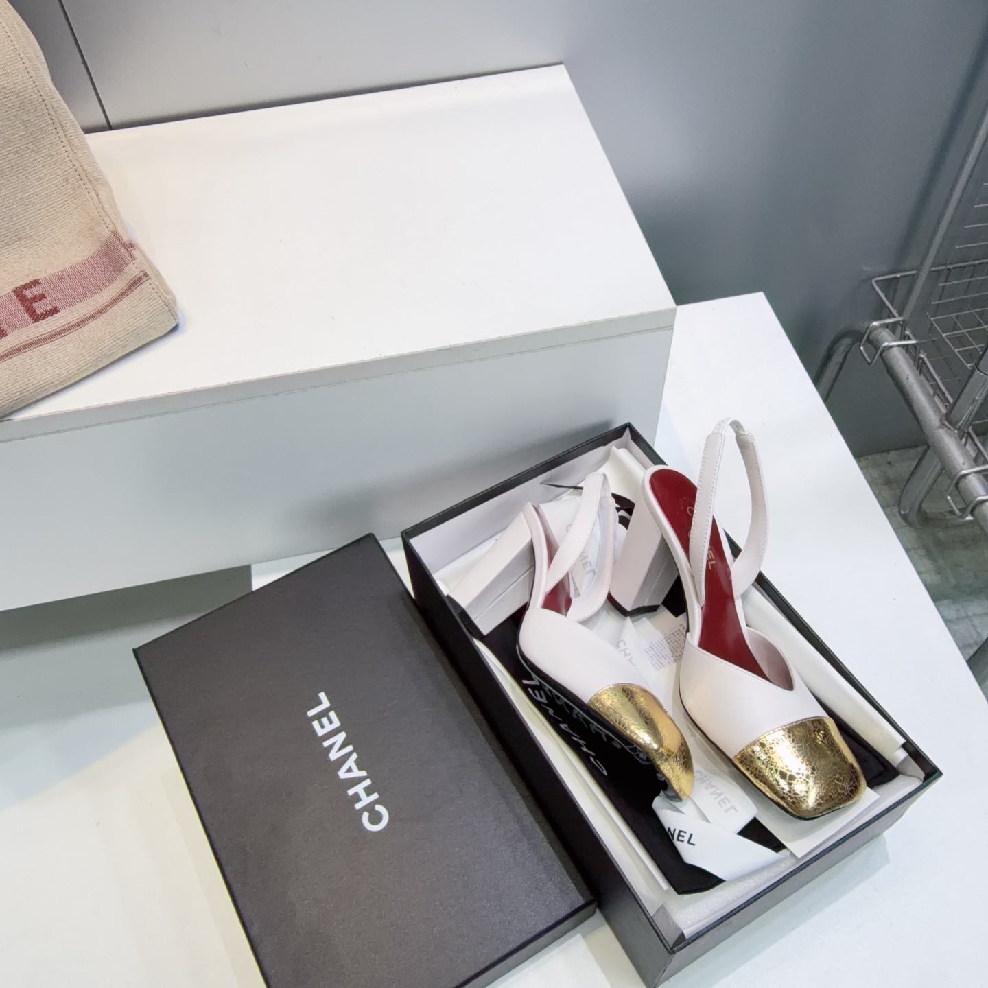CHANEL 26S SLINGBACK 95 MM IN WHITE LAMBSKIN WITH GOLD CAP TOE