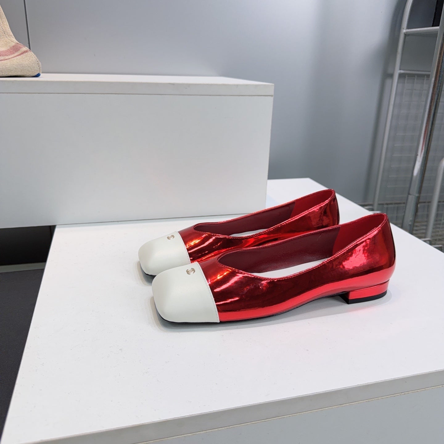 CHANEL 26S FLATS IN RED GLOSSY LAMBSKIN WITH WHITE CAP TOE