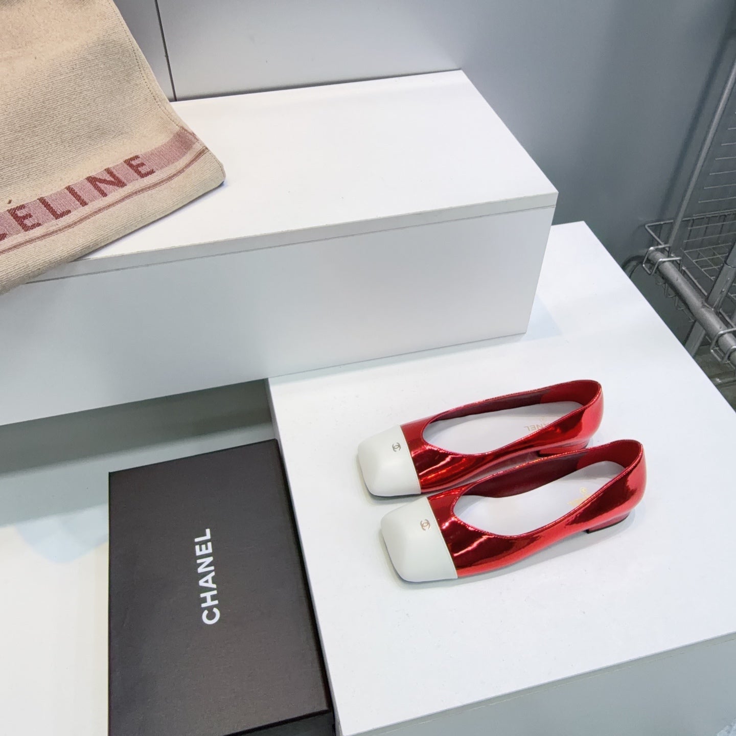 CHANEL 26S FLATS IN RED GLOSSY LAMBSKIN WITH WHITE CAP TOE