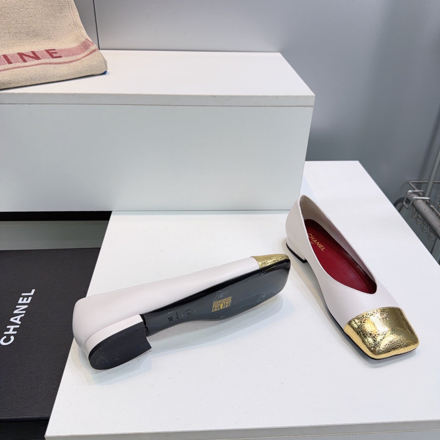 CHANEL 26S FLATS IN WHITE LAMBSKIN WITH GOLD CAP TOE