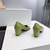 CHANEL 26S SQUARE-TOE HIGH HEELS 55 MM IN GREEN LAMBSKIN WITH WHITE CAP TOE