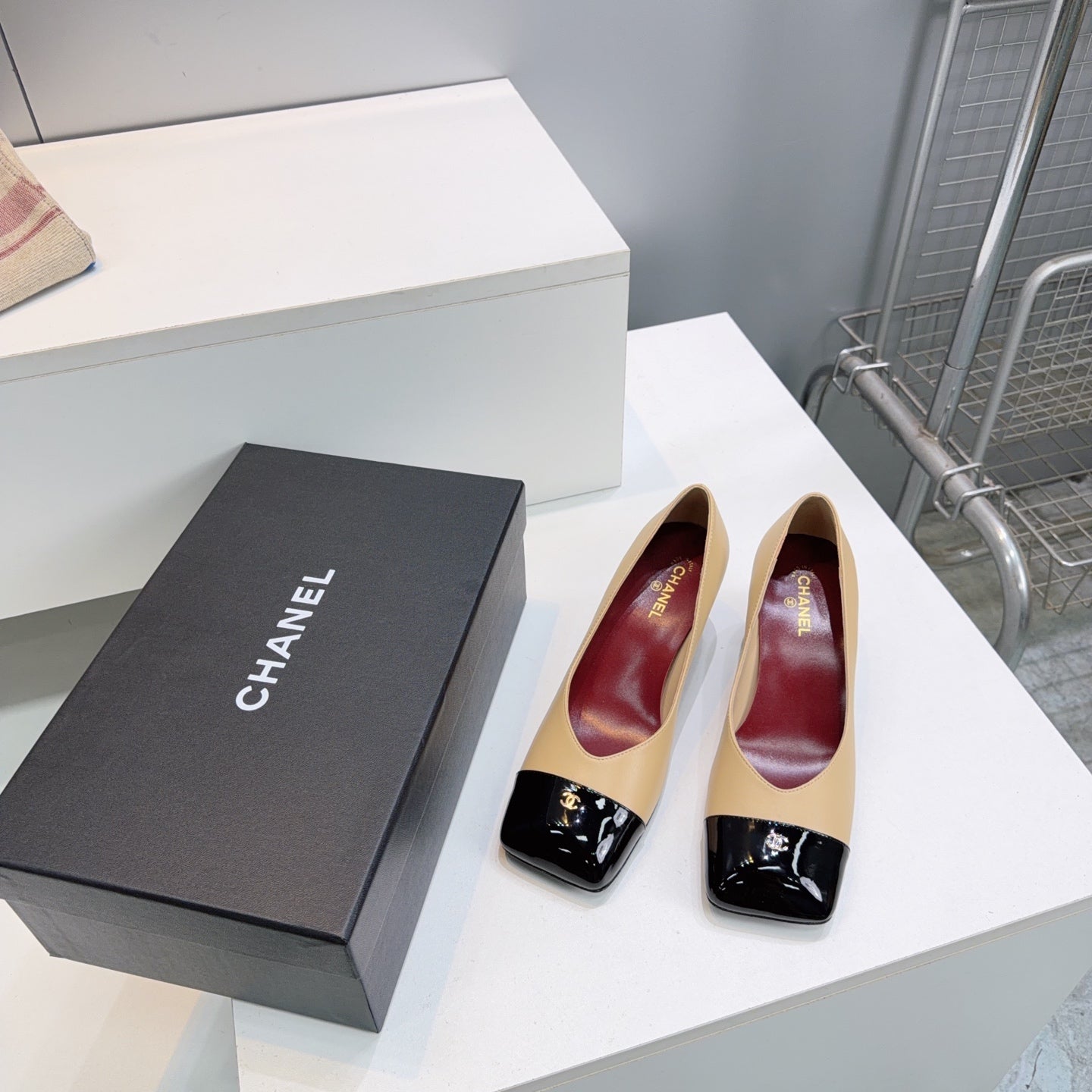 CHANEL 26S SQUARE-TOE HIGH HEELS 55 MM IN BEIGE LAMBSKIN WITH BLACK CAP TOE