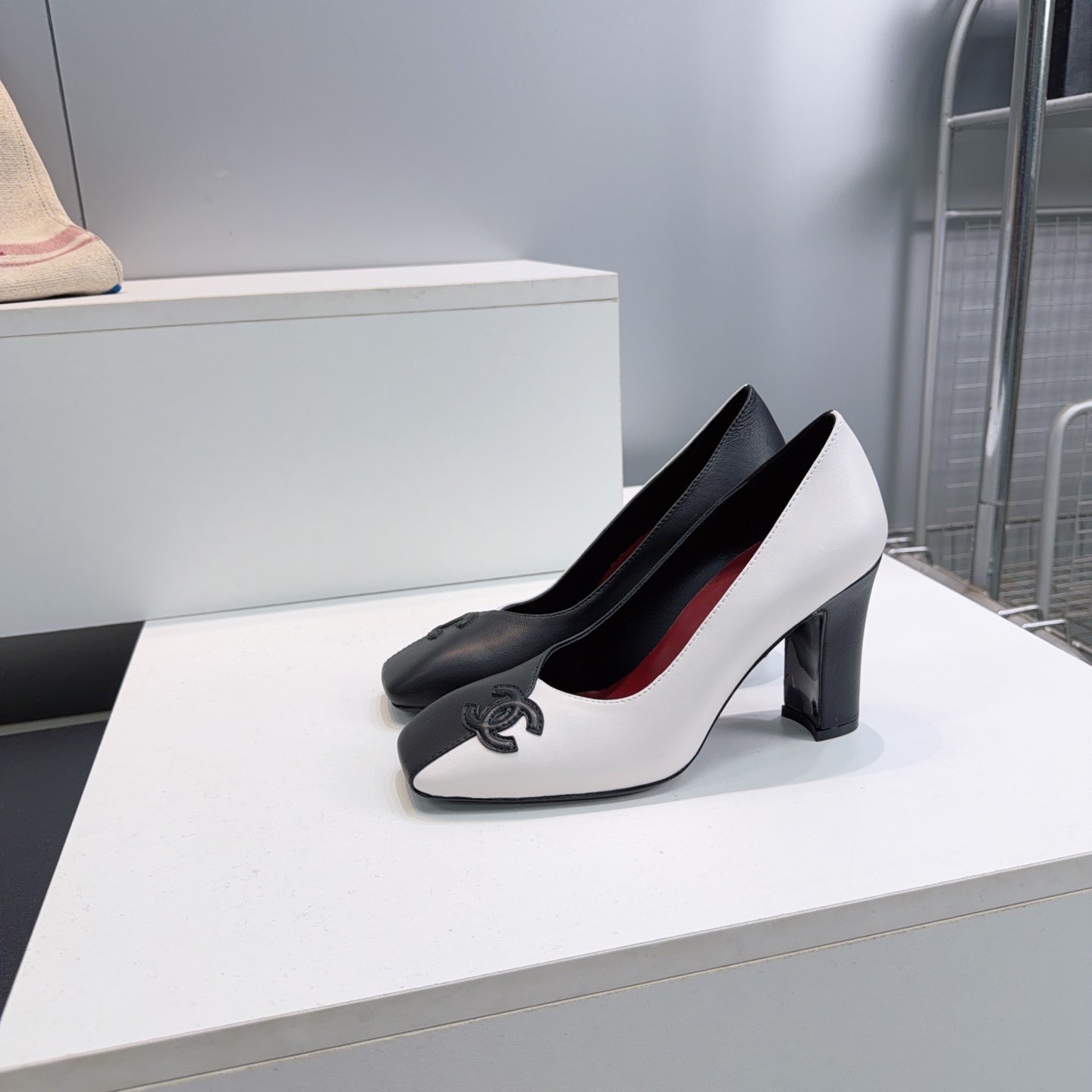 CHANEL 26S SQUARE-TOE HIGH HEELS 95 MM IN BLACK AND WHITE LAMBSKIN