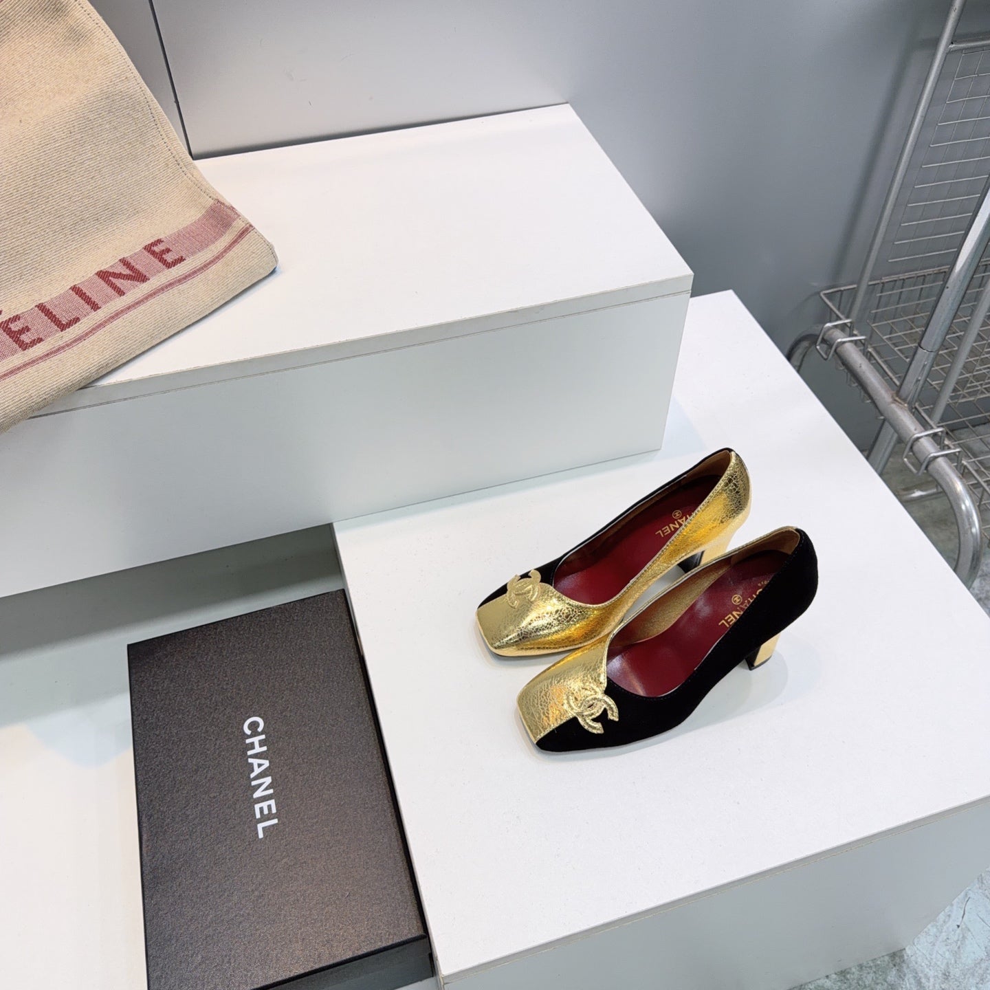 CHANEL 26S SQUARE-TOE HIGH HEELS 95 MM IN GOLD LAMBSKIN AND BLACK SUEDE