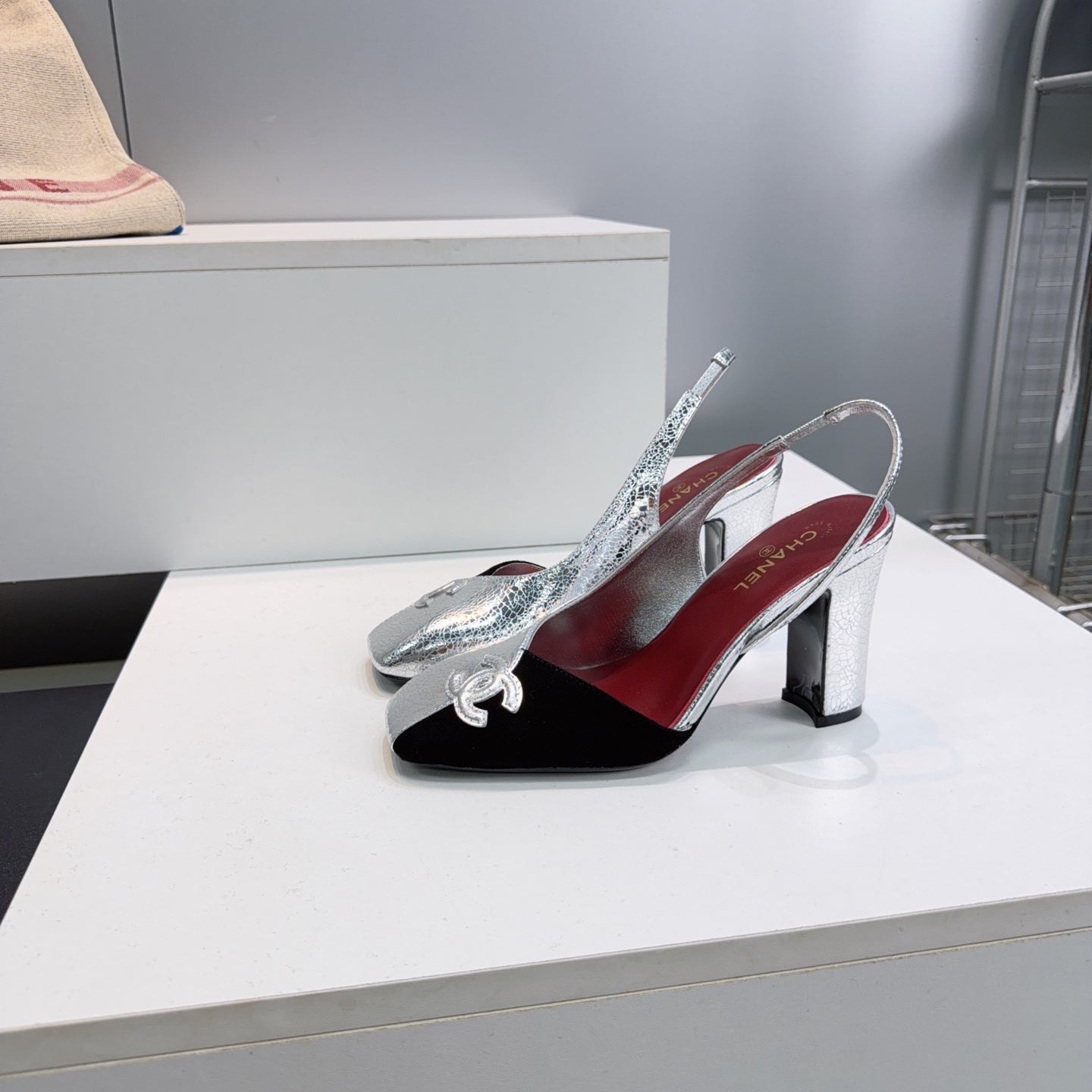 CHANEL 26S SLINGBACK 100 MM IN SILVER LAMBSKIN AND BLACK SUEDE