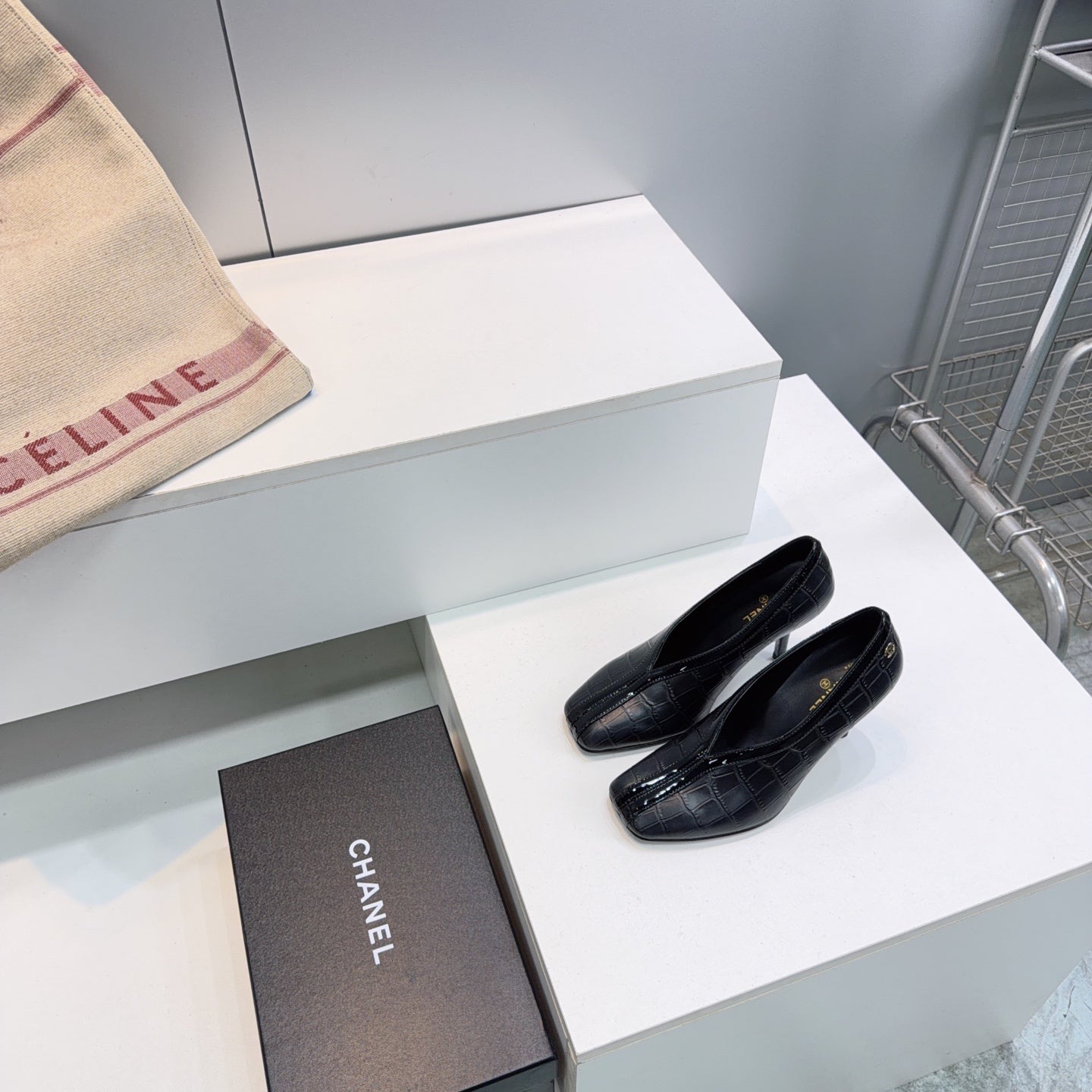 CHANEL 26S HIGH HEELS 100 MM IN BLACK CROCODILE-EMBOSSED CALFSKIN