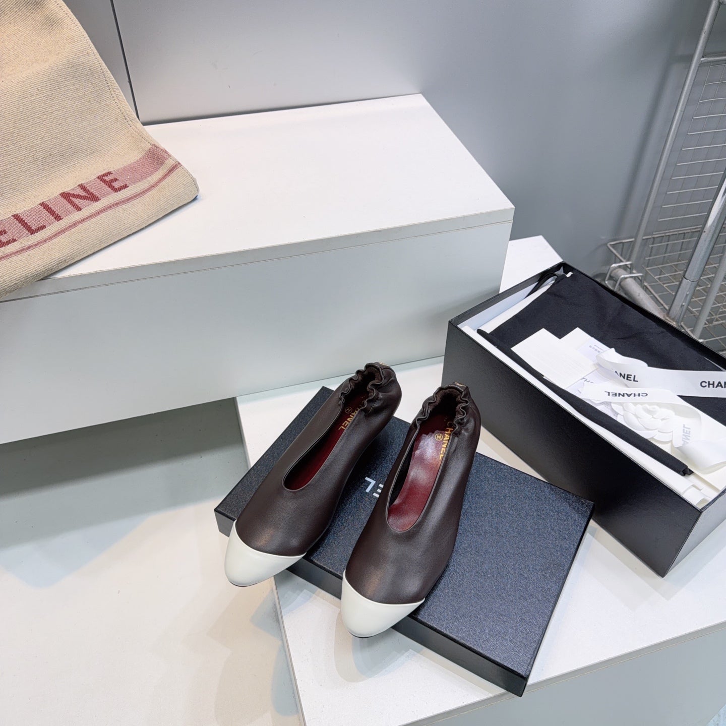 CHANEL 26S COLOR-BLOCK HIGH HEELS 45 MM IN DARK BROWN LAMBSKIN