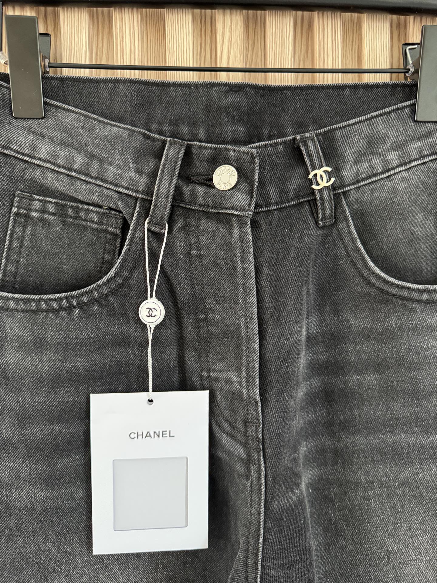 CHANEL 26S STRAIGHT-LEG JEANS 1392