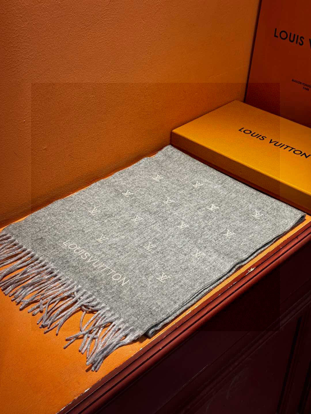 LV SCARF 180 CM IN CASHMERE 730571