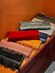 LV SCARF 180 CM IN CASHMERE 730575