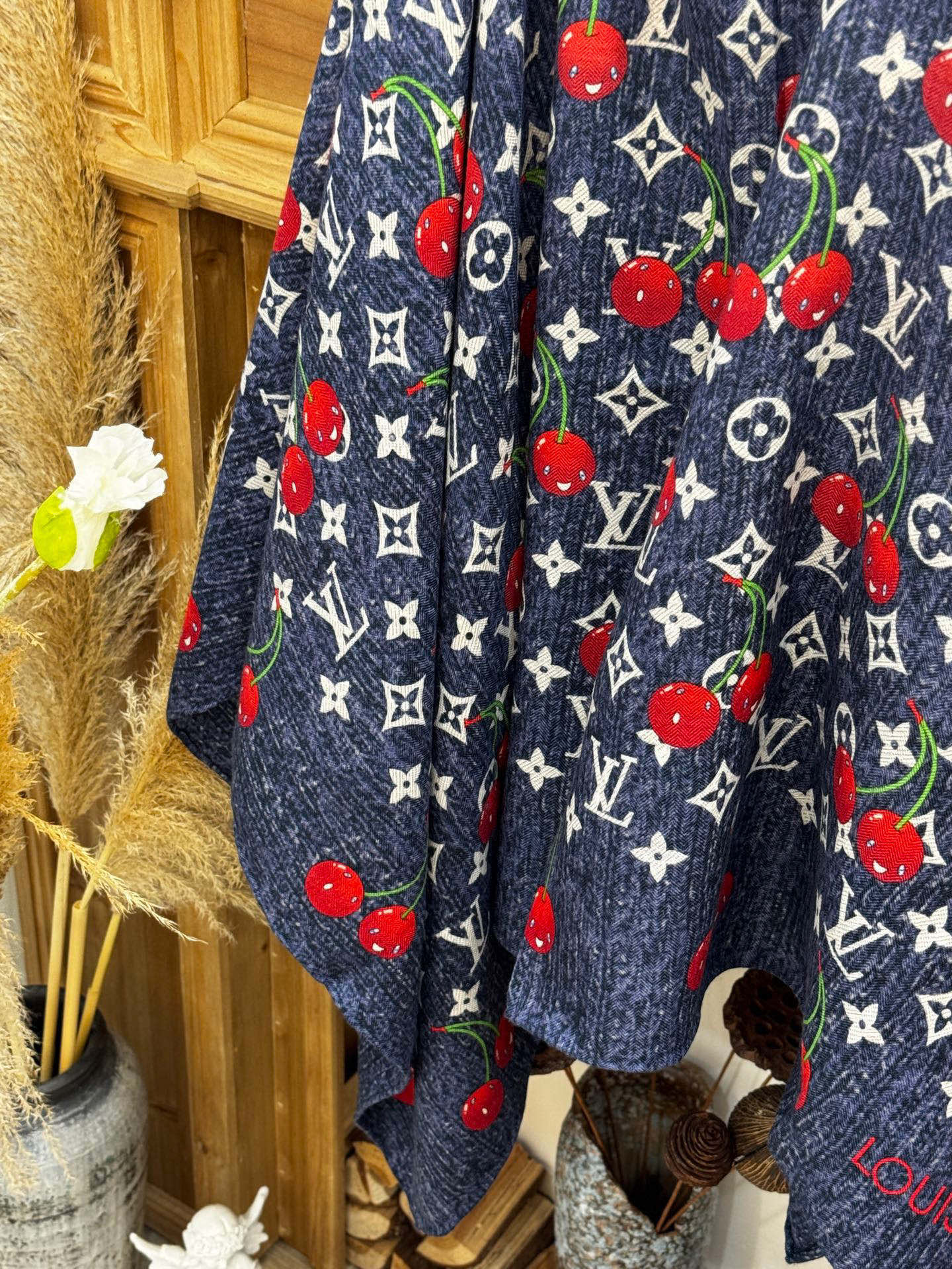 LV SCARF 140 CM IN SILK-CASHMERE BLEND 737269